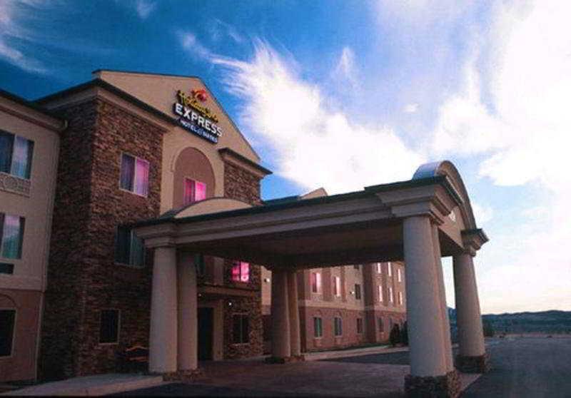 Express & Cedar By Ihg Hotel Cedar City