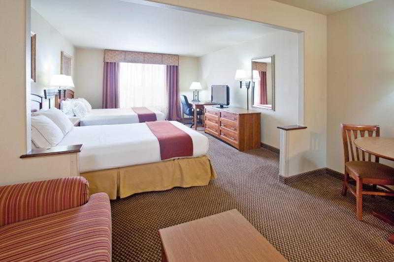 Hotel Holiday Express & By Ihg 2*
